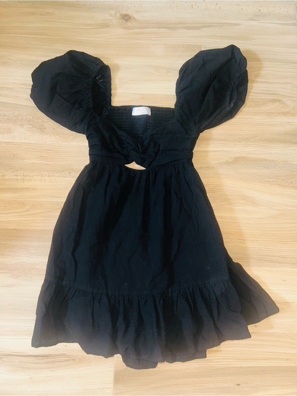 Black Short Sleeve Keyhole Front Puff Sleeve Dress Small Tiered Babydoll